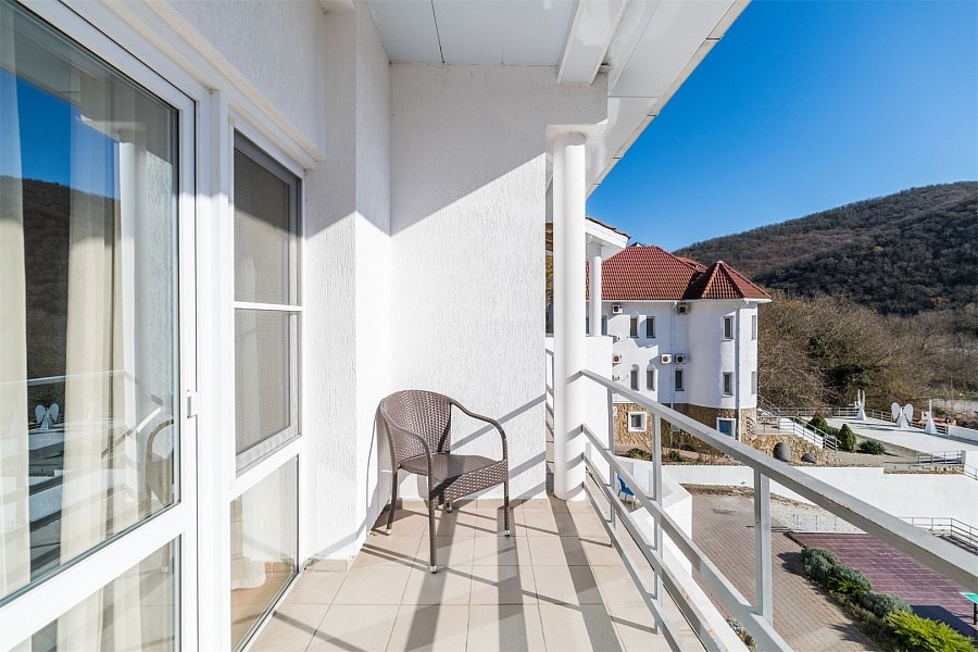 Стандарт улучшенный (с балконом) 5