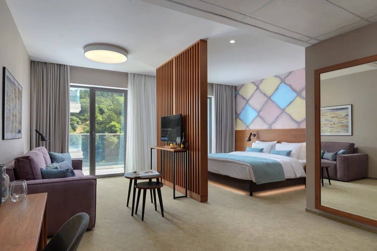 Джуниор Сюит