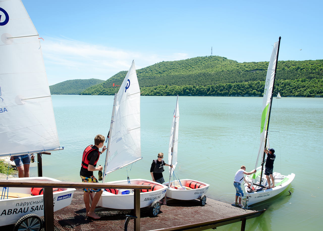 Яхт-клуб «ABRAU SAILING»