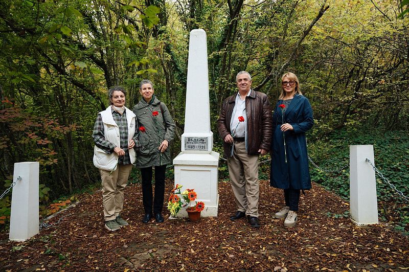 В Абрау-Дюрсо побывали правнуки Эдуарда Веделя