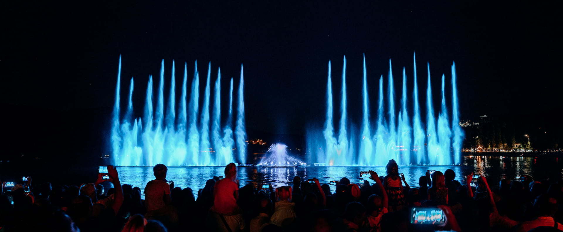 Шоу фонтанов на озере Абрау Шоу фонтанов на озере Абрау