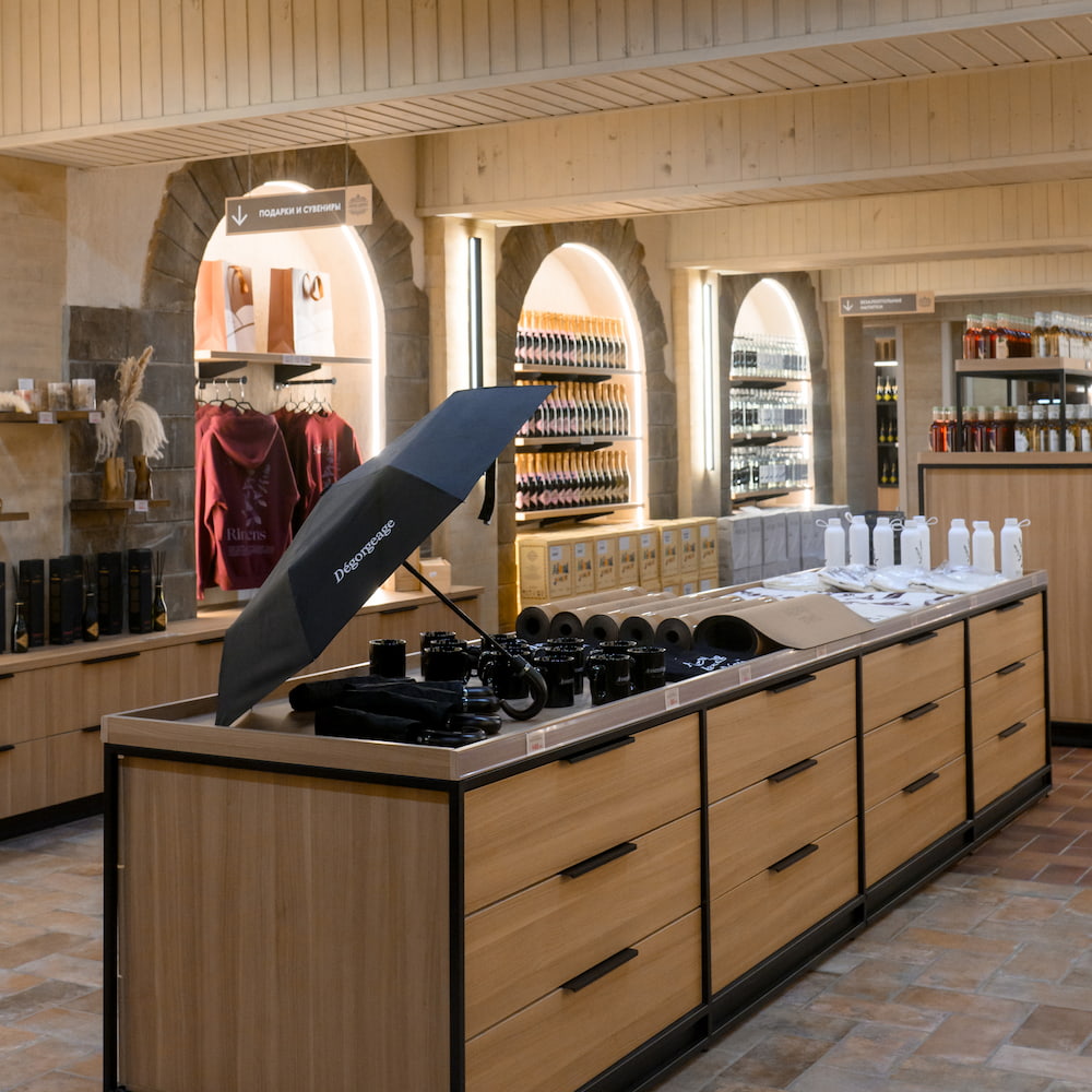 Фирменный магазин «Грот»