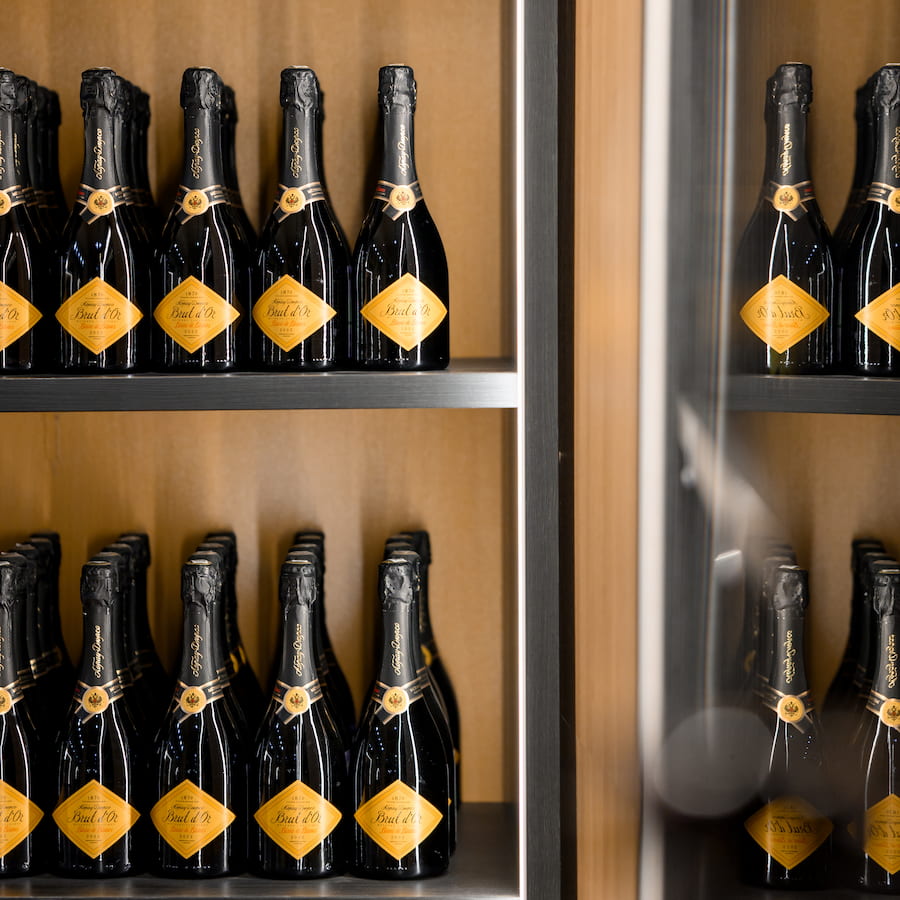 Фирменные магазины